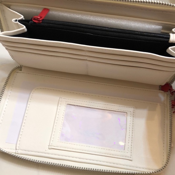 Betsey Johnson White Faux Leather & Red Heart Studded ZA Continental Wallet NWT - Picture 11 of 16